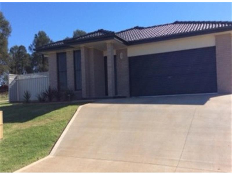 17A Ellenborough Ave, Dubbo NSW 2830