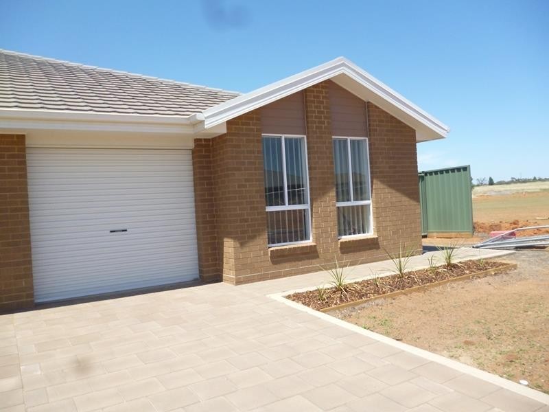 17B Magnolia Bvd, Dubbo NSW 2830