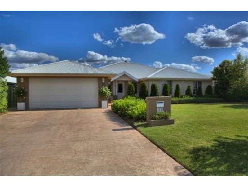 11 Holmwood Dr, Dubbo NSW 2830