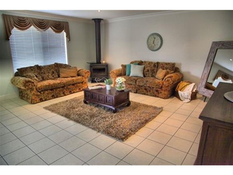 11 Holmwood Dr, Dubbo NSW 2830