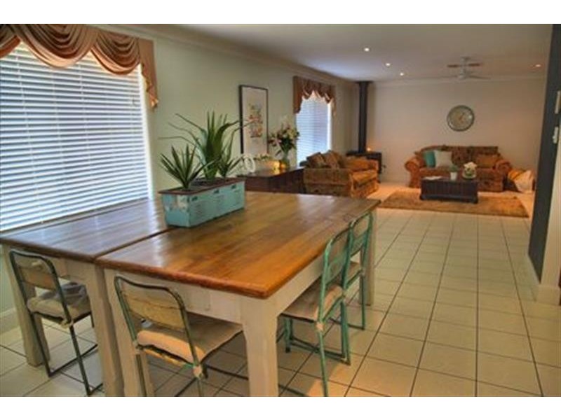 11 Holmwood Dr, Dubbo NSW 2830