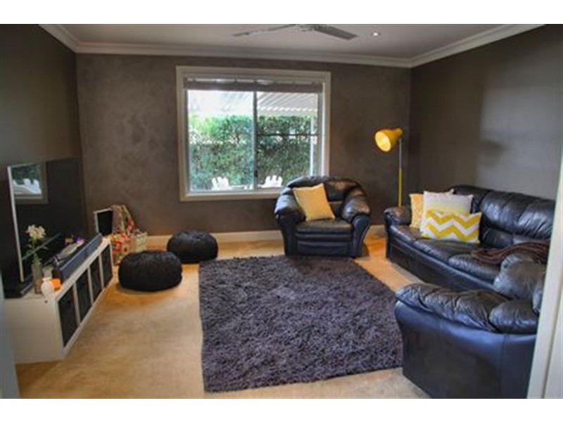 11 Holmwood Dr, Dubbo NSW 2830