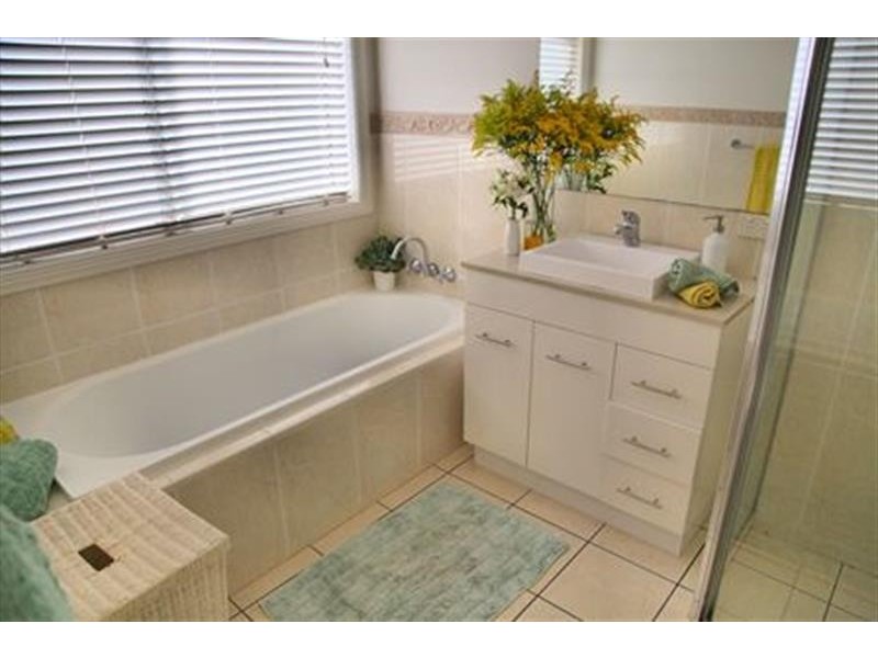 11 Holmwood Dr, Dubbo NSW 2830