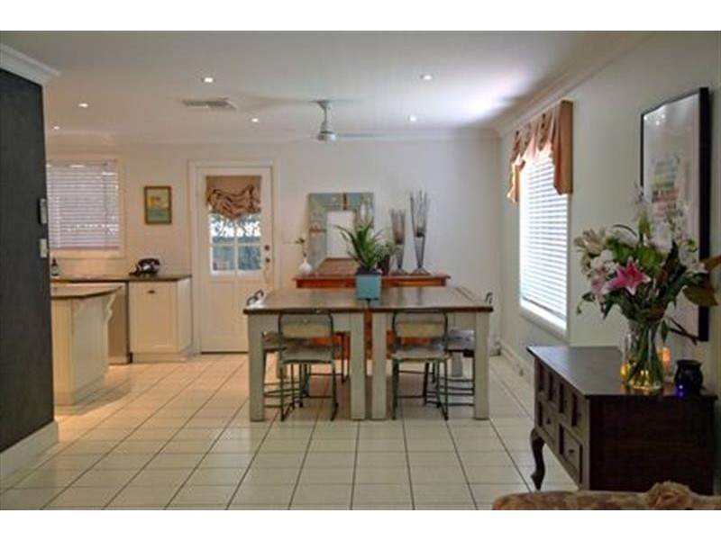 11 Holmwood Dr, Dubbo NSW 2830