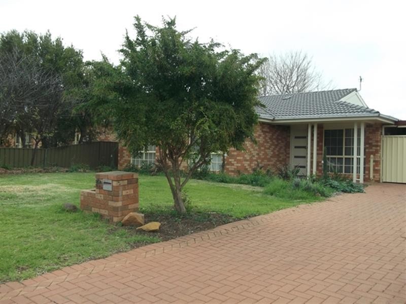32 John Glenn Cl, Dubbo NSW 2830