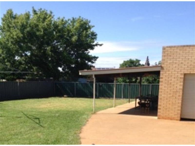 64 Oxley Cir, Dubbo NSW 2830