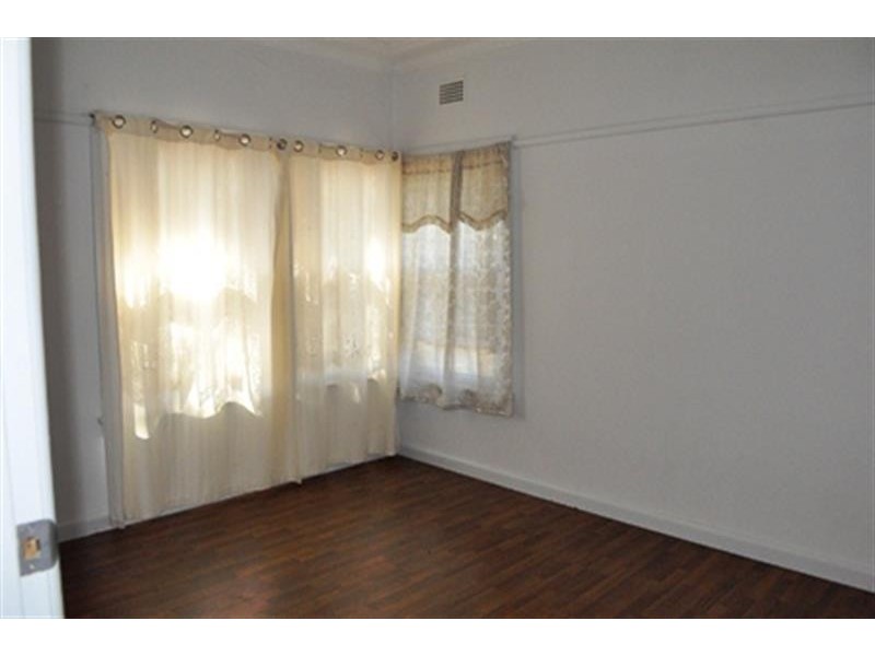 7 Samuel  St, Wellington NSW 2820