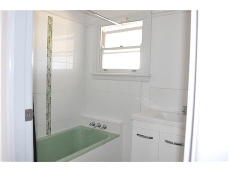 7 Samuel  St, Wellington NSW 2820