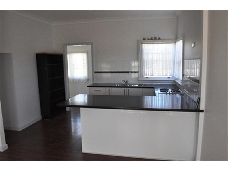 7 Samuel  St, Wellington NSW 2820