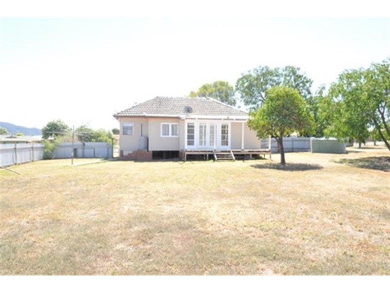 7 Samuel  St, Wellington NSW 2820
