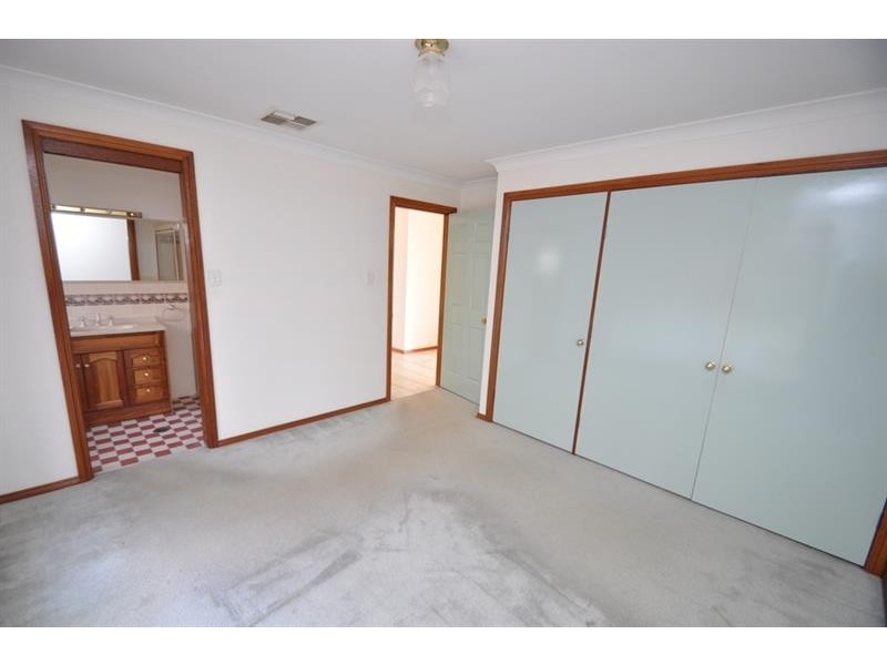 2 Erica Cl, Dubbo NSW 2830