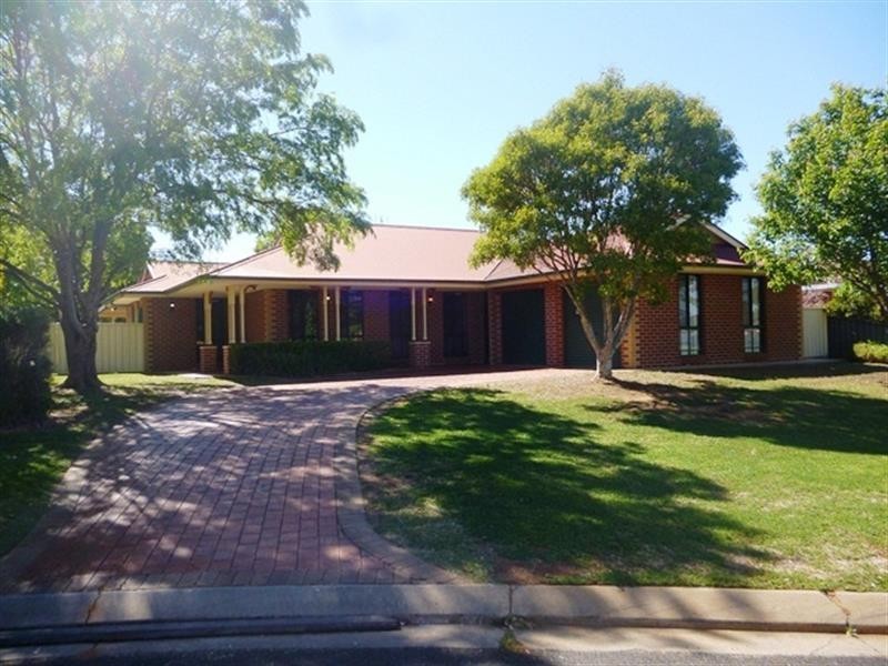 5 Hamilton  Cl, Dubbo NSW 2830