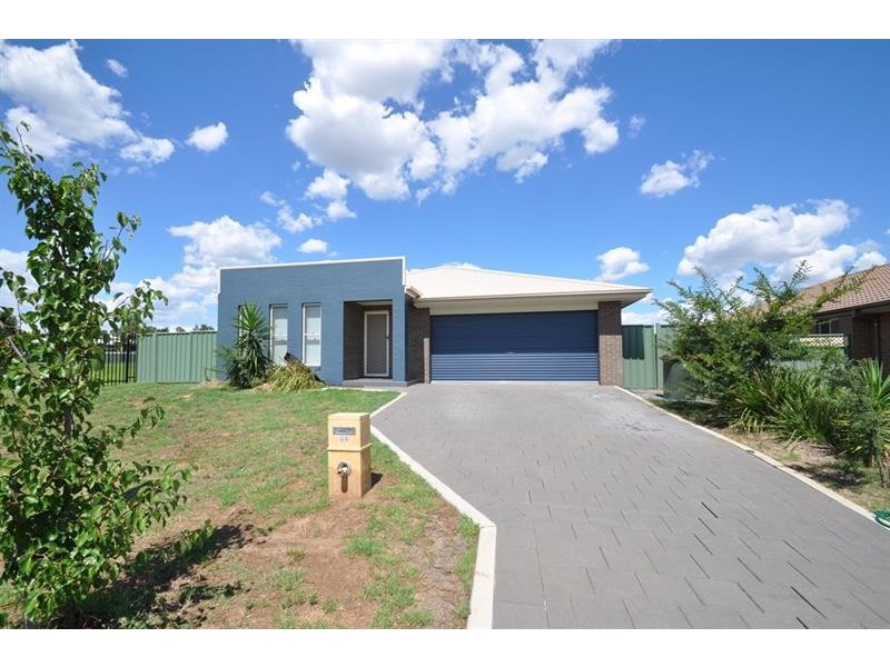 34 Dalbeattie Cres, Dubbo NSW 2830