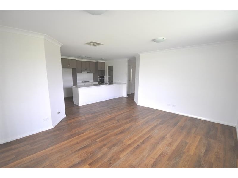 34 Dalbeattie Cres, Dubbo NSW 2830