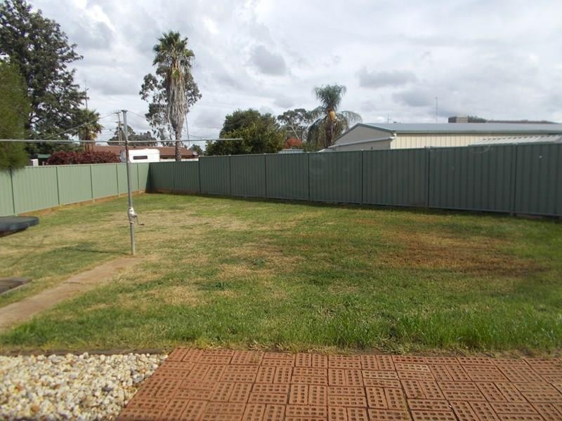 8 Lyons Ave, Dubbo NSW 2830
