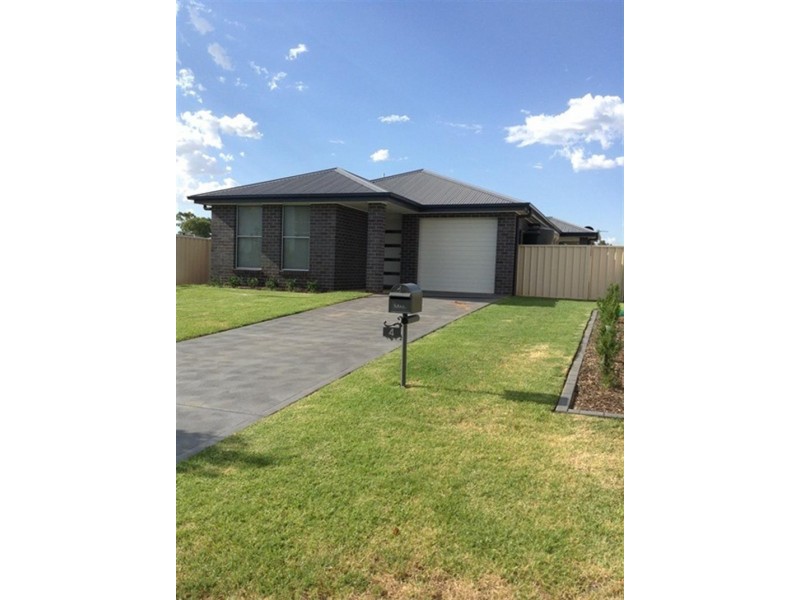 4 Torvean Ave, Dubbo NSW 2830