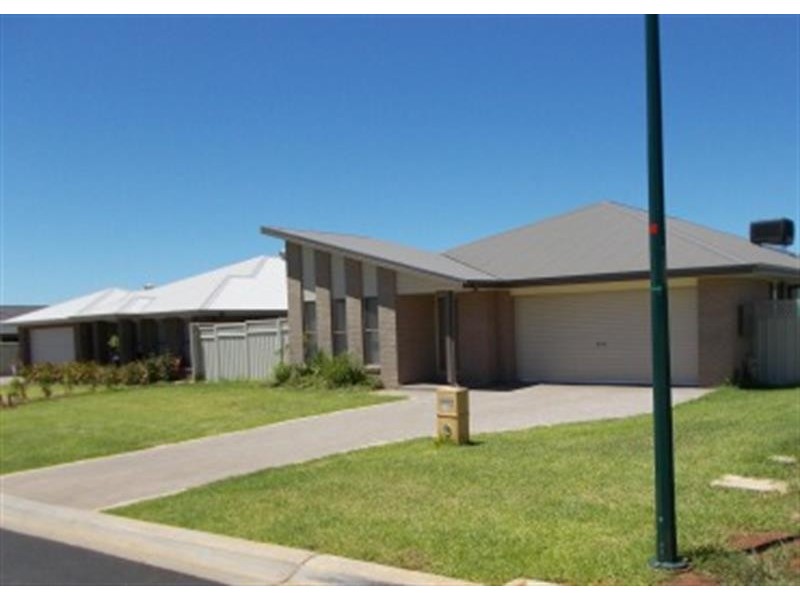 12 Ellenborough Ave, Dubbo NSW 2830