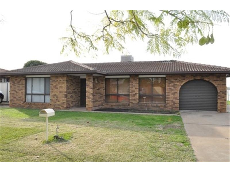 27 Chifley Dr, Dubbo NSW 2830