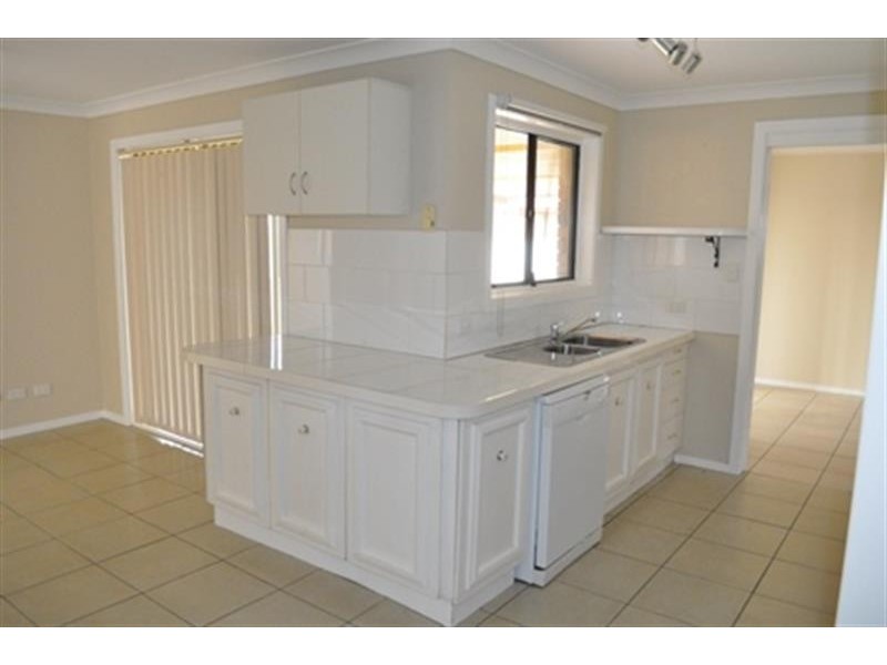 27 Chifley Dr, Dubbo NSW 2830