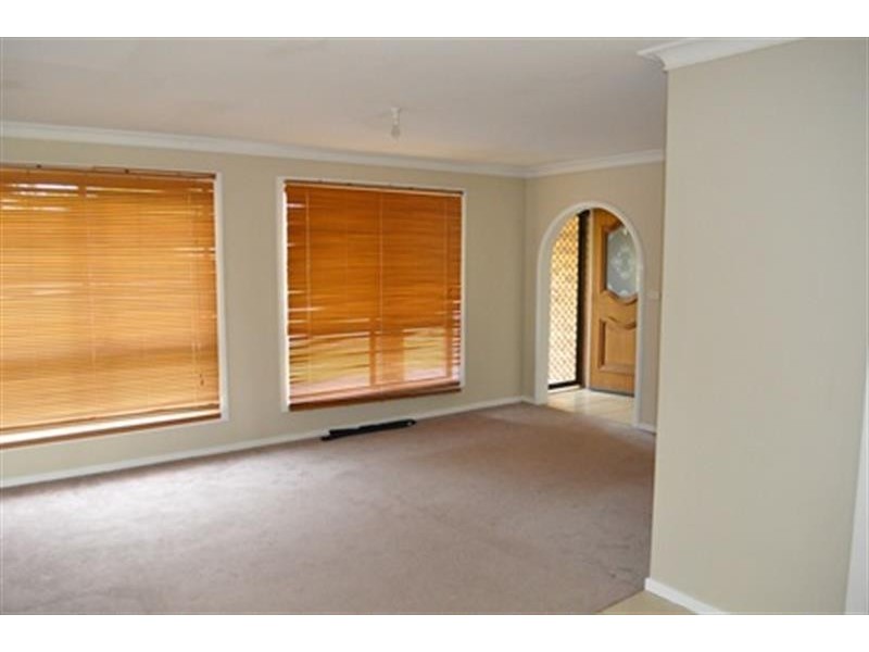 27 Chifley Dr, Dubbo NSW 2830