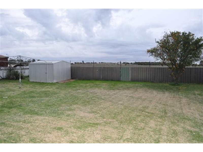 27 Chifley Dr, Dubbo NSW 2830
