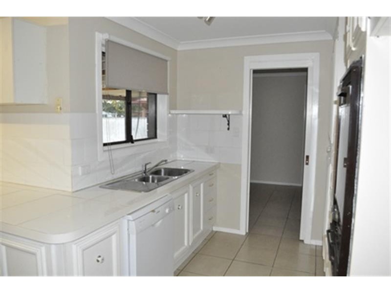 27 Chifley Dr, Dubbo NSW 2830