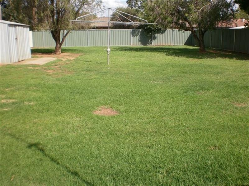 13 Meadowbank  Dr, Dubbo NSW 2830