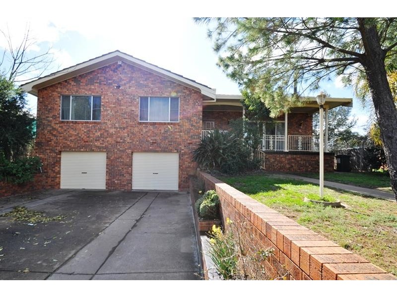42 Fairview St, Dubbo NSW 2830