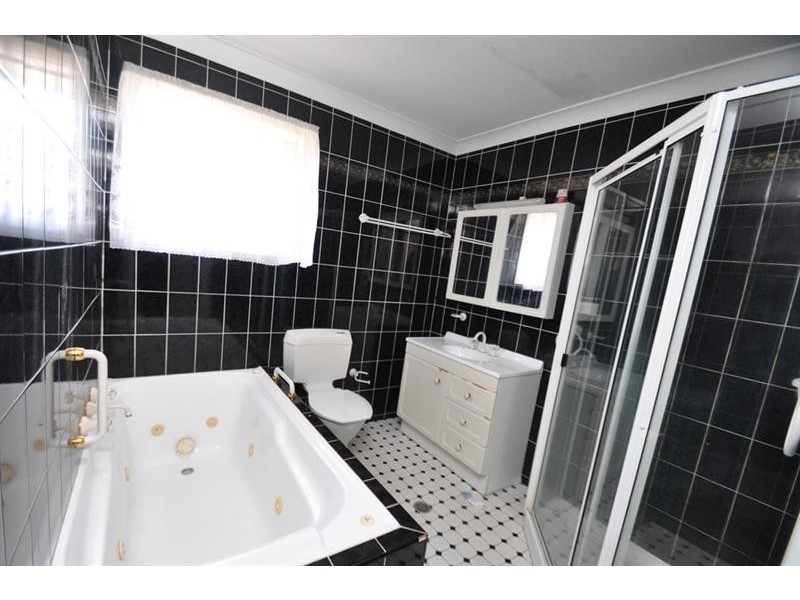 42 Fairview St, Dubbo NSW 2830