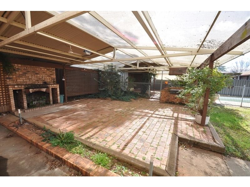 42 Fairview St, Dubbo NSW 2830