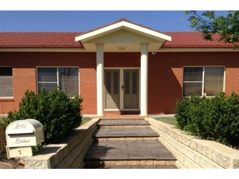 1 Lancaster Park Pl, Dubbo NSW 2830
