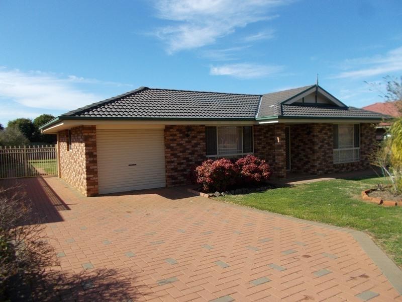 76 Sheraton Rd, Dubbo NSW 2830