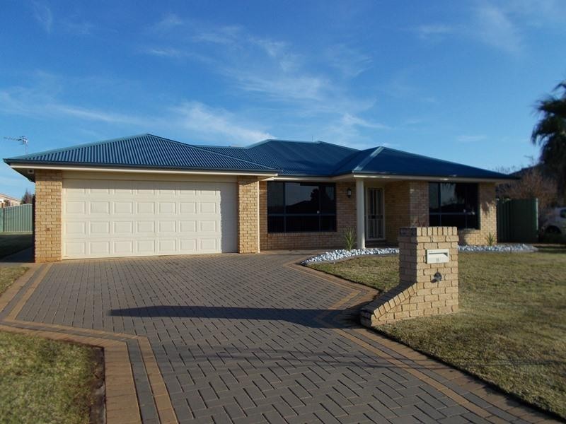 9 Cronin Pl, Dubbo NSW 2830