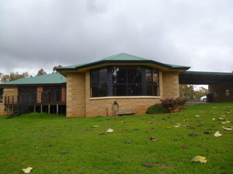 369 River Dr, Narromine NSW 2821