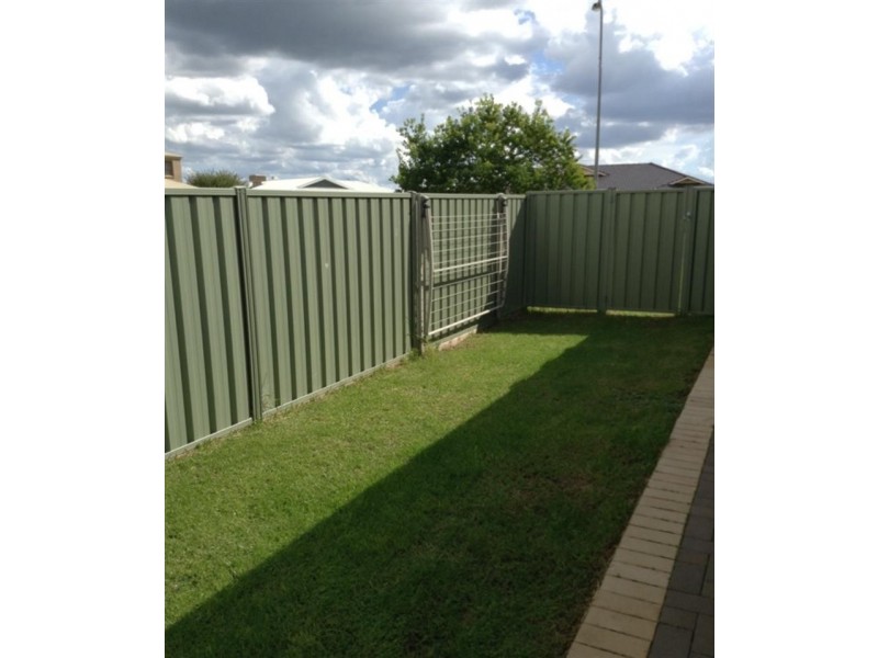 2 Daffodil  Ct, Dubbo NSW 2830
