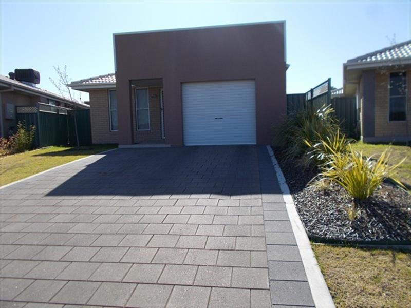 28A Dalbeattie Cres, Dubbo NSW 2830