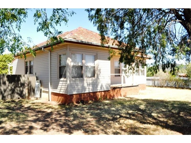 7 Samuel St, Wellington NSW 2820