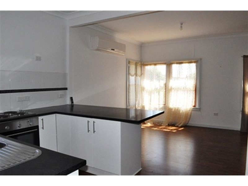 7 Samuel St, Wellington NSW 2820