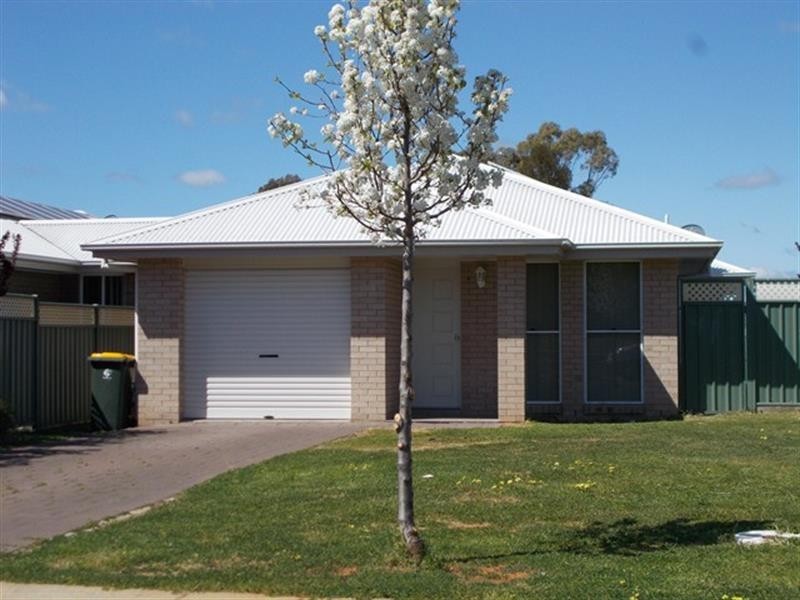10B Lansdowne Dr, Dubbo NSW 2830