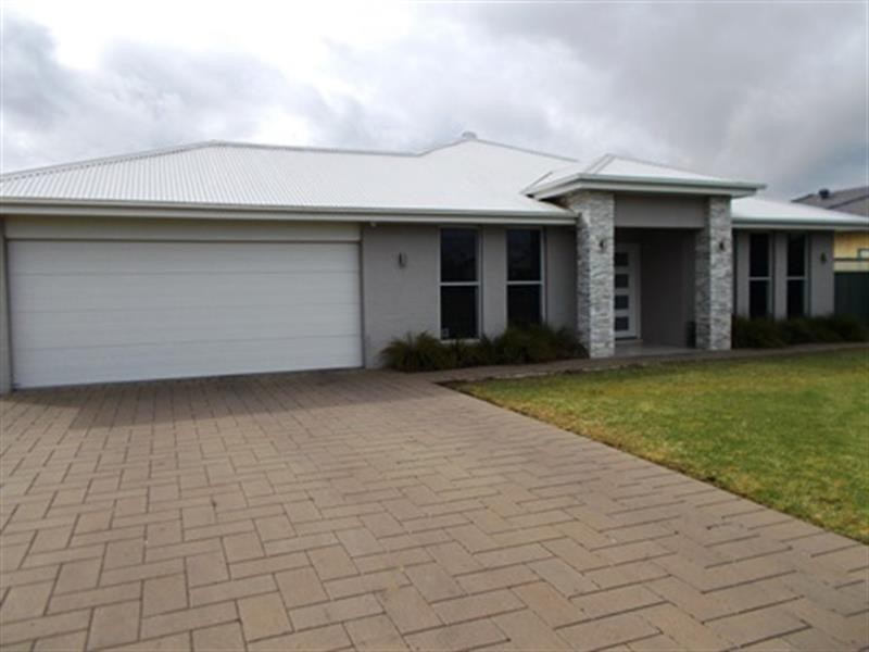 14 Loch Lomond Way, Dubbo NSW 2830