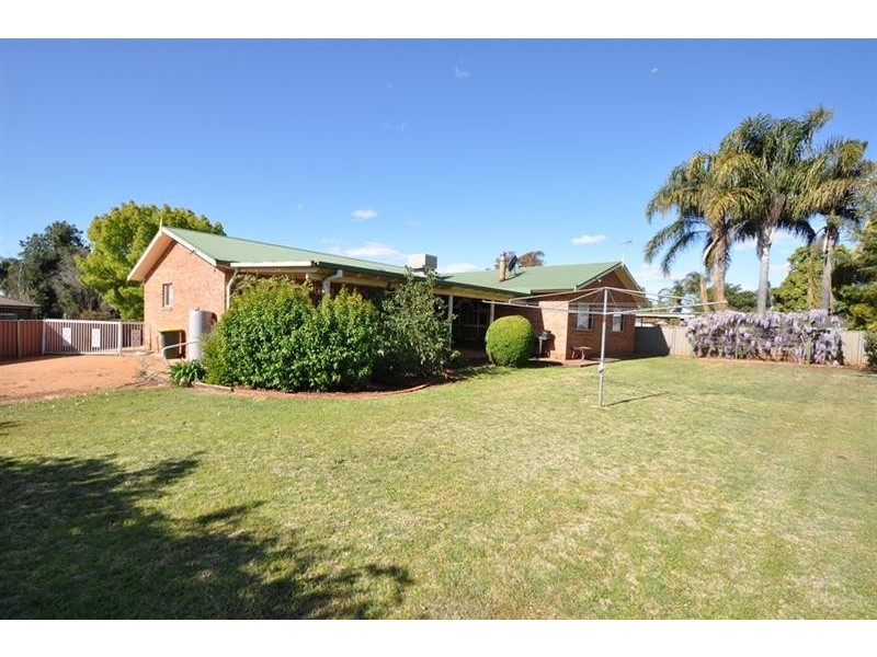 9 Andrew Pl, Dubbo NSW 2830