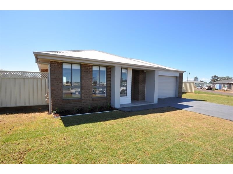 48 Page Ave, Dubbo NSW 2830