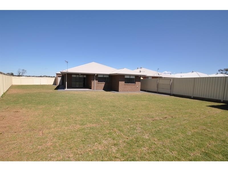 48 Page Ave, Dubbo NSW 2830