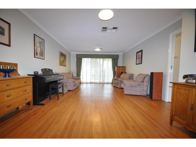 20 Coral Cres, Dubbo NSW 2830