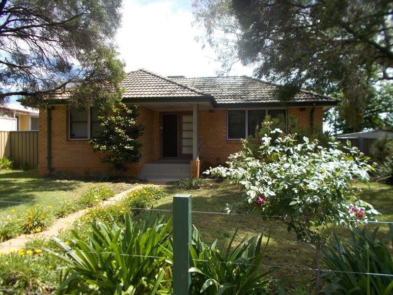 18 Lovett Ave, Dubbo NSW 2830