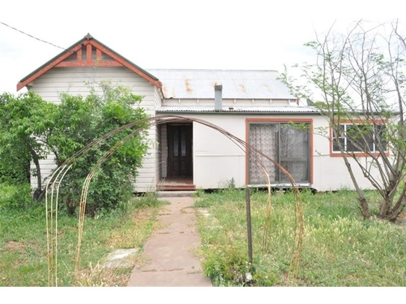 17 Yalcogran St, Mendooran NSW 2842