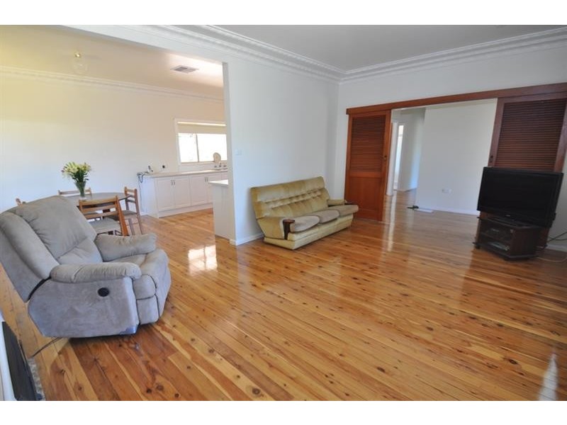 32 Hutchins Ave, Dubbo NSW 2830