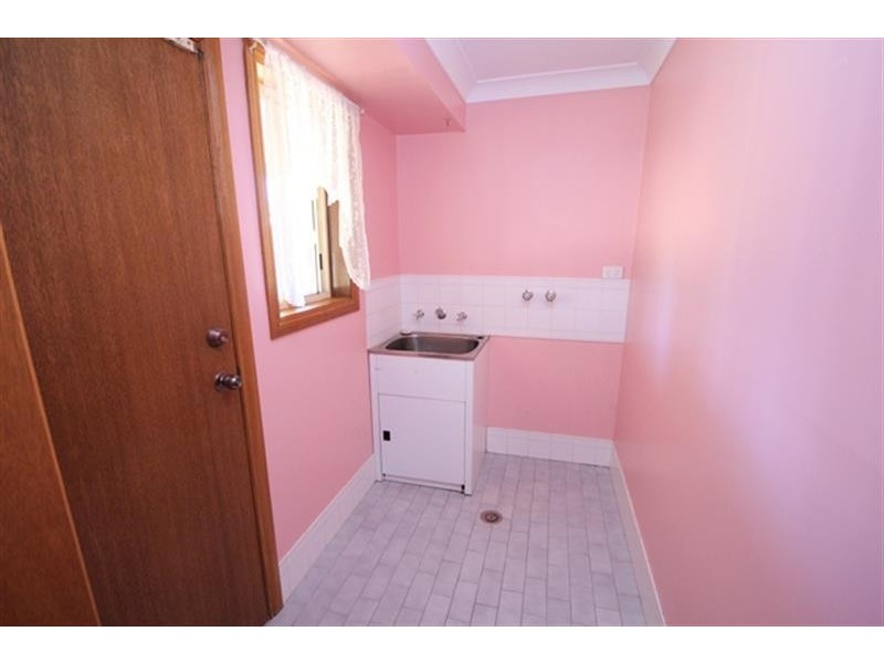 24 Meadowbank Dr, Dubbo NSW 2830