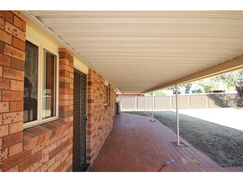 24 Meadowbank Dr, Dubbo NSW 2830