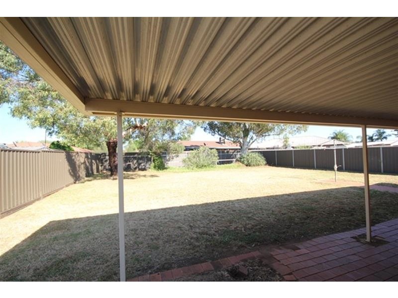 24 Meadowbank Dr, Dubbo NSW 2830